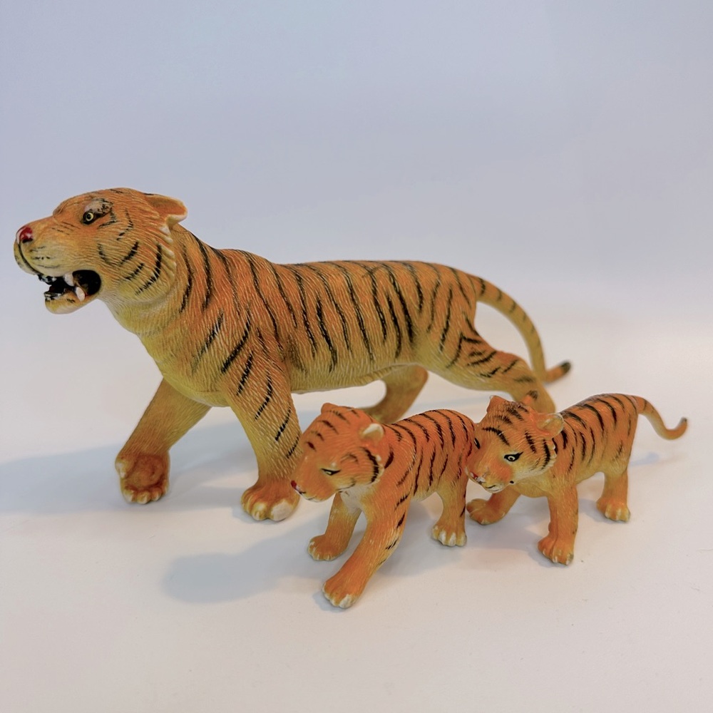 VTG AAA Set of 3 Tigers Mom and Babies Rubber Animals‎ Figurines